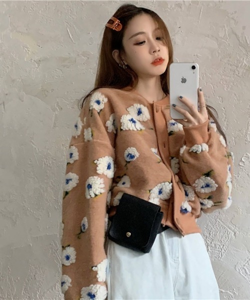 SONA（ソナ）の「SONYUNARA ボアクロップカーディガン（カーディガン/ボレロ・レディース・ブラック/コーラルピンク・FREE）」の2枚目の写真