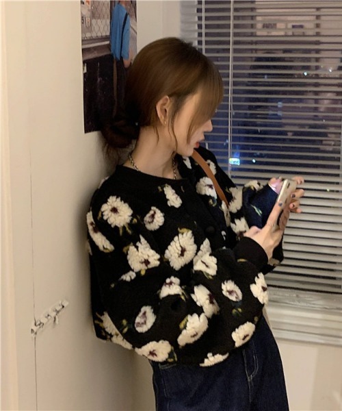 SONA（ソナ）の「SONYUNARA ボアクロップカーディガン（カーディガン/ボレロ・レディース・ブラック/コーラルピンク・FREE）」の6枚目の写真