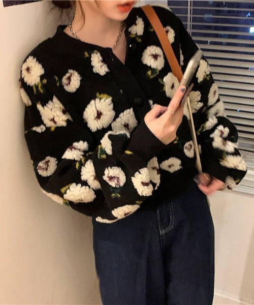 SONA（ソナ）の「SONYUNARA ボアクロップカーディガン（カーディガン/ボレロ・レディース・ブラック/コーラルピンク・FREE）」の3枚目の写真