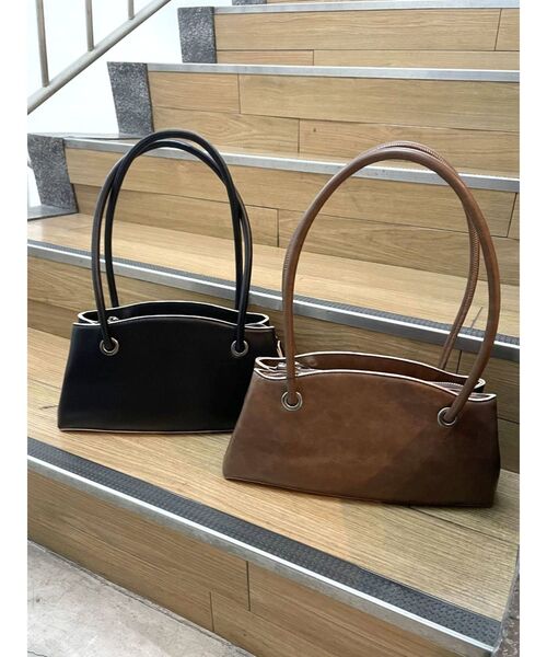 EMODA（エモダ）の「カーブラウンドハンドバッグ（ハンドバッグ・レディース・ブラック/ブラウン・FREE）」の3枚目の写真