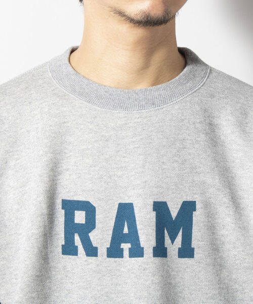 BARNS OUTFITTERS(バーンズアウトフィッターズ)の「【WEB限定】【BARNS OUTFITTERS】別注スウェット RAM(スウェット・メンズ・チャコールグレー/ブルー系その他7・SMALL/MEDIUM/LARGE)」の4枚目の写真