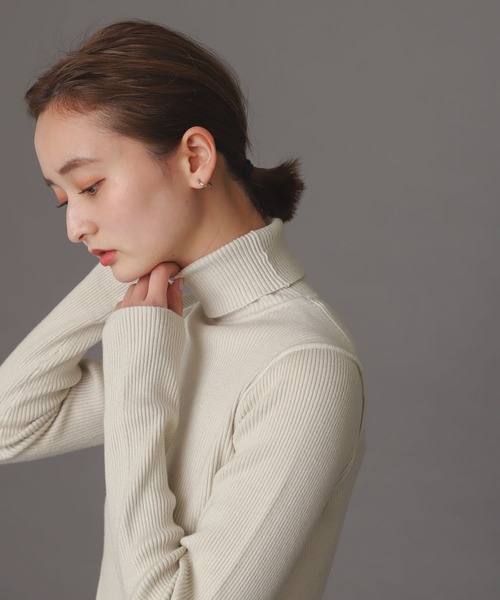 SENSE OF PLACE by URBAN RESEARCH（センスオブプレイスバイアーバンリサーチ）の「ストレッチリブタートルネックセーター（ニット/セーター・レディース・ブラック/アイボリー/ブラウン/ピンク・ONE）」の2枚目の写真