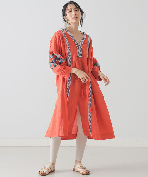 BEAMS LIGHTS(ビームスライツ)の「HAVA / エンブロイダリー ワンピース(ワンピース・レディース・ダークブラウン/レッド・ONE SIZE)」の7枚目の写真