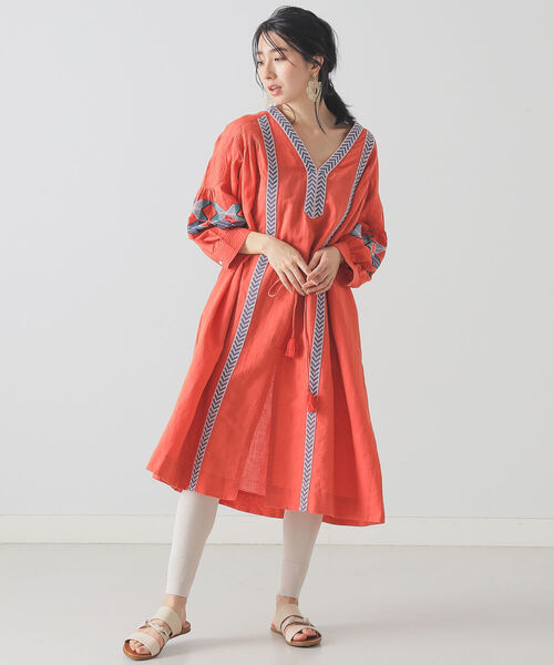 BEAMS LIGHTS(ビームスライツ)の「HAVA / エンブロイダリー ワンピース(ワンピース・レディース・ダークブラウン/レッド・ONE SIZE)」の8枚目の写真