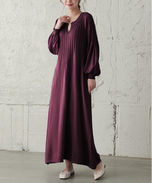 La-gemme（ラジェム）の「Vネックボリューム袖ニットワンピース（ワンピース・レディース・ブラック/ベージュ/ワインレッド/グレイッシュベージュ・S/M/L）」の4枚目の写真