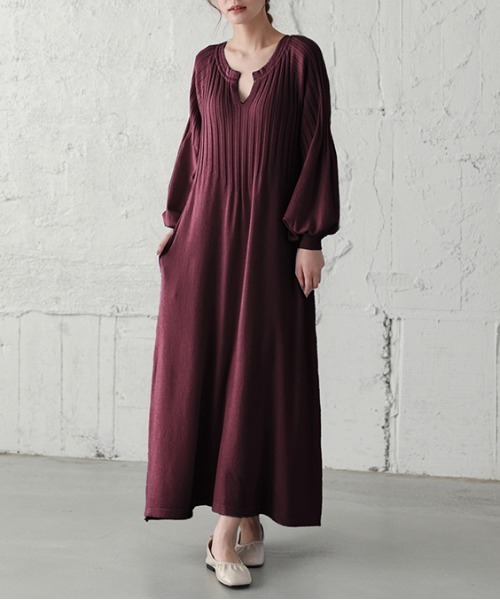 La-gemme（ラジェム）の「Vネックボリューム袖ニットワンピース（ワンピース・レディース・ブラック/ベージュ/ワインレッド/グレイッシュベージュ・S/M/L）」の11枚目の写真