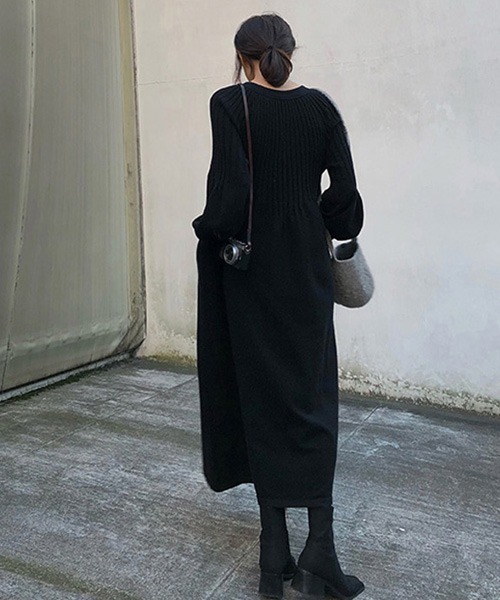 La-gemme（ラジェム）の「Vネックボリューム袖ニットワンピース（ワンピース・レディース・ブラック/ベージュ/ワインレッド/グレイッシュベージュ・S/M/L）」の7枚目の写真