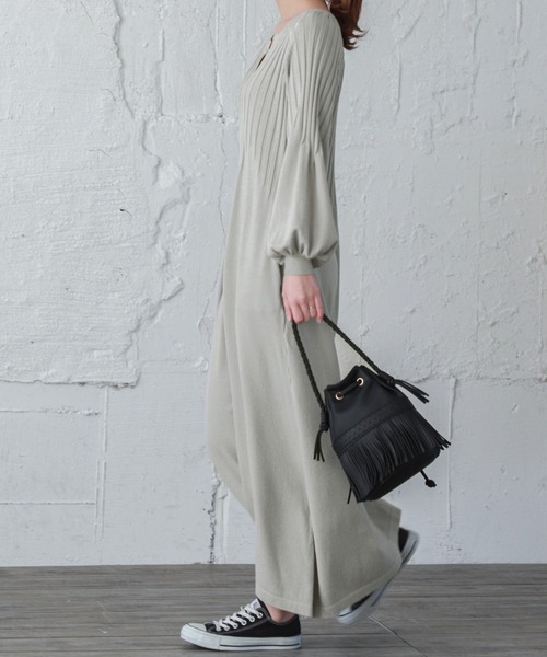 La-gemme（ラジェム）の「Vネックボリューム袖ニットワンピース（ワンピース・レディース・ブラック/ベージュ/ワインレッド/グレイッシュベージュ・S/M/L）」の10枚目の写真