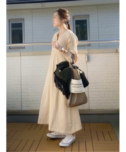 La-gemme（ラジェム）の「Vネックボリューム袖ニットワンピース（ワンピース・レディース・ブラック/ベージュ/ワインレッド/グレイッシュベージュ・S/M/L）」の17枚目の写真