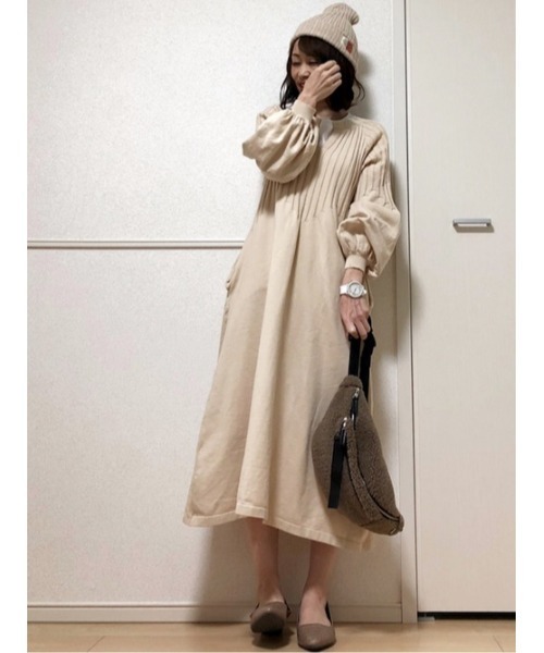 La-gemme（ラジェム）の「Vネックボリューム袖ニットワンピース（ワンピース・レディース・ブラック/ベージュ/ワインレッド/グレイッシュベージュ・S/M/L）」の19枚目の写真