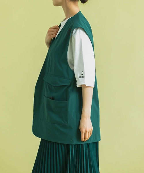 SENSE OF PLACE by URBAN RESEARCH（センスオブプレイスバイアーバンリサーチ）の「Uiscel　マルチポケットオーバーベスト（ベスト・メンズ・ブラック/ベージュ/グリーン・ONE）」の11枚目の写真