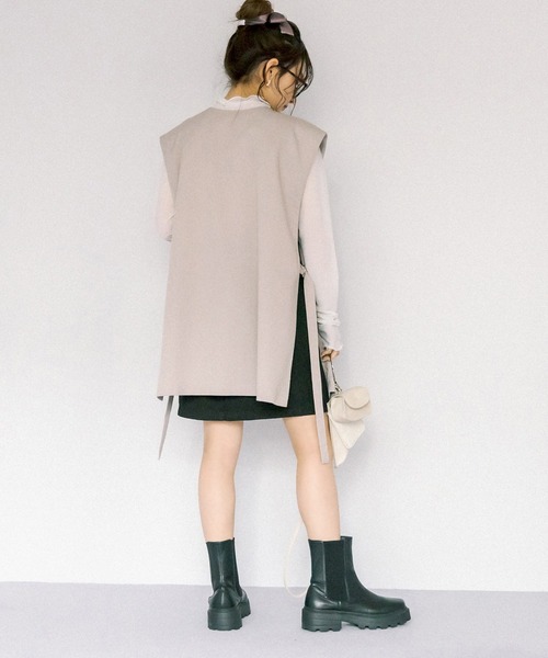 OLIVE des OLIVE（オリーブデオリーブ）の「サイドベルトジレ（ベスト・レディース・オフホワイト/ネイビー/グレイッシュベージュ・FREE）」の10枚目の写真