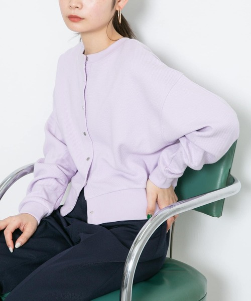KBF（ケイビーエフ）の「2WAYスナップボタンカーディガン（カーディガン/ボレロ・レディース・ラベンダー/アイボリー/ネイビー・ONE）」の3枚目の写真