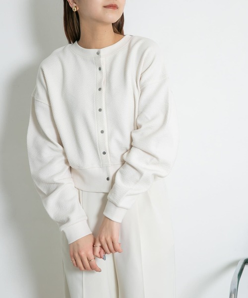 KBF（ケイビーエフ）の「2WAYスナップボタンカーディガン（カーディガン/ボレロ・レディース・ラベンダー/アイボリー/ネイビー・ONE）」の2枚目の写真
