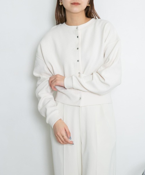 KBF（ケイビーエフ）の「2WAYスナップボタンカーディガン（カーディガン/ボレロ・レディース・ラベンダー/アイボリー/ネイビー・ONE）」の5枚目の写真