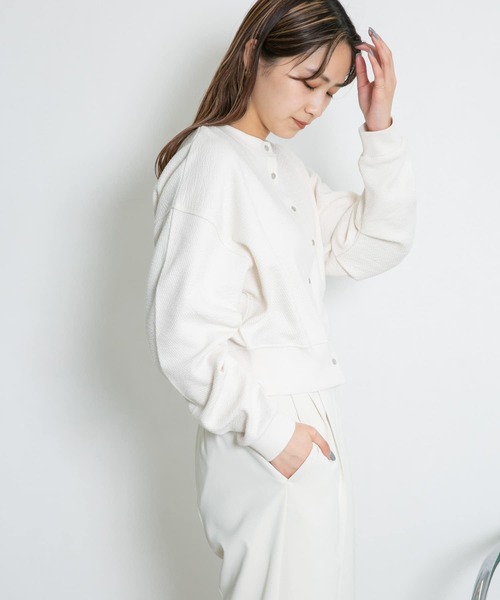 KBF（ケイビーエフ）の「2WAYスナップボタンカーディガン（カーディガン/ボレロ・レディース・ラベンダー/アイボリー/ネイビー・ONE）」の6枚目の写真