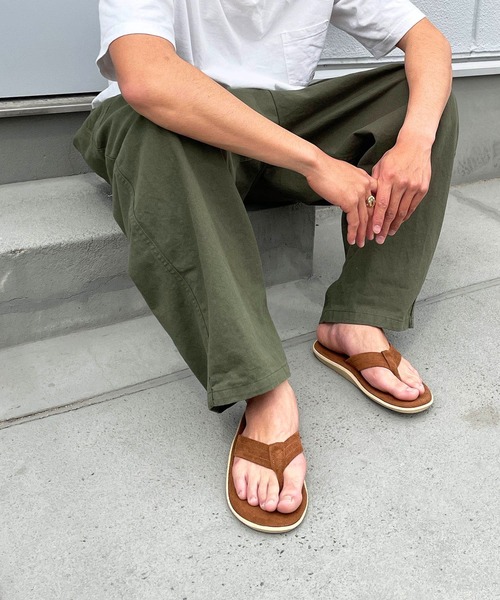 CANAL JEAN（キャナルジーン）の「El mar(エルマール) フェイクスエードトングサンダル（サンダル・レディース・ブラック/ベージュ/ブラウン・SMALL/MEDIUM/LARGE/X-LARGE/XXL）」の2枚目の写真