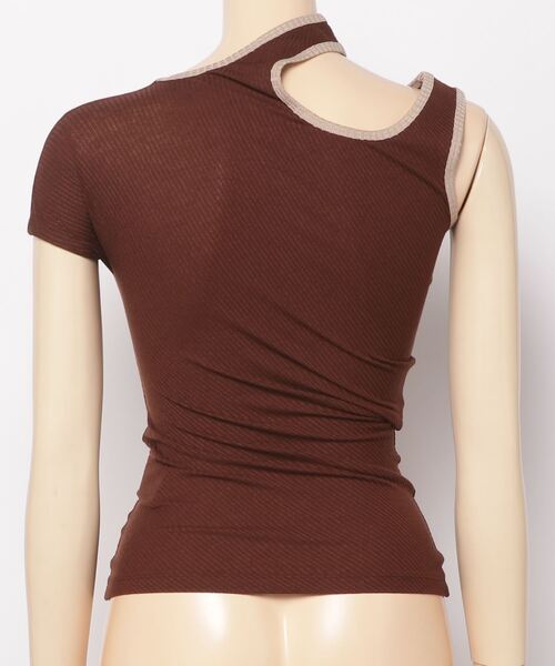 TheOpen Product（ザオープンプロダクト）の「THE OPEN PRODUCT ONE SHOULDER CUT-OUT TOP GTO222TS007（Tシャツ/カットソー・レディース・ブラウン/グリーン・1）」の3枚目の写真