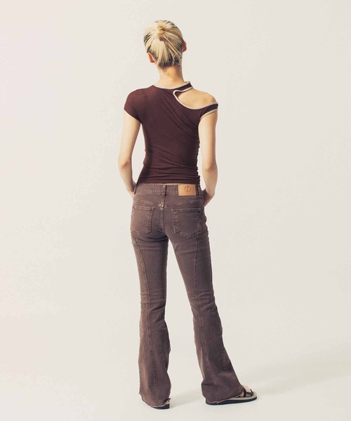 TheOpen Product（ザオープンプロダクト）の「THE OPEN PRODUCT ONE SHOULDER CUT-OUT TOP GTO222TS007（Tシャツ/カットソー・レディース・ブラウン/グリーン・1）」の10枚目の写真