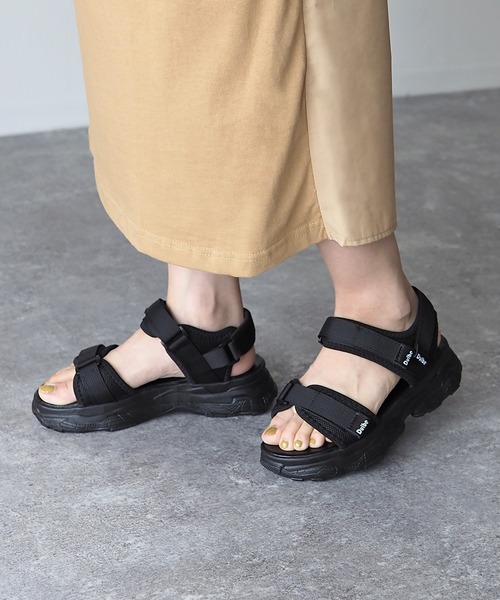 Riberry（リベリー）の「スポーツサンダル（サンダル・レディース・ブラック/アイボリー・MEDIUM/LARGE）」の2枚目の写真