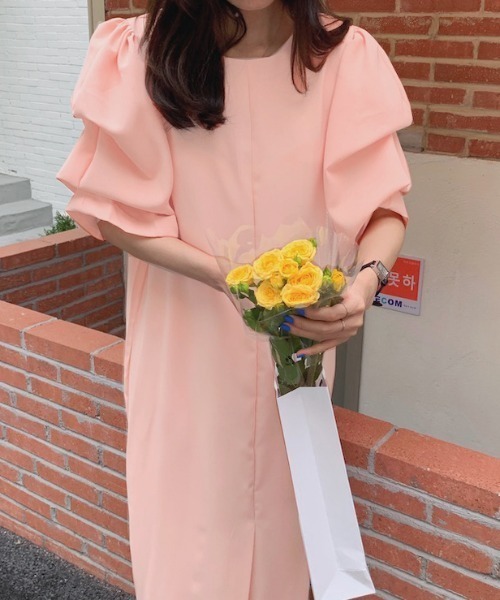 mebole(メボレ)の「ボリュームスリーブワンピース(ワンピース・レディース・ブラック/オレンジ/ブルー・FREE)」の9枚目の写真