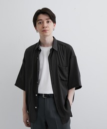 シルキーサテンハーフスリーブシャツ