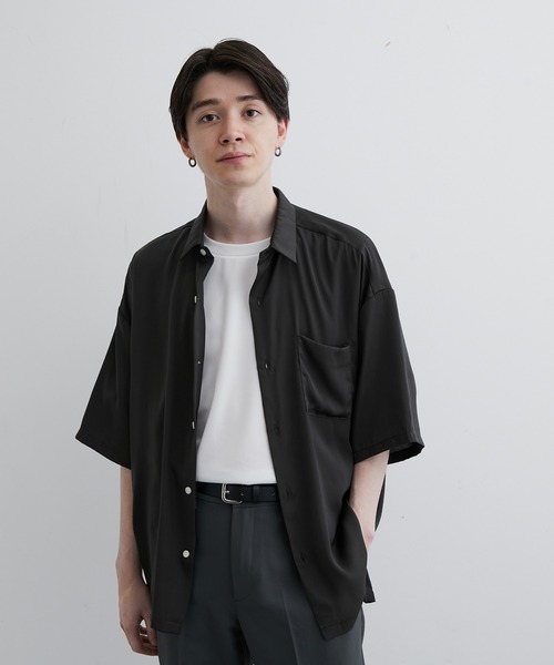 JUNRED(ジュンレッド)の「シルキーサテンハーフスリーブシャツ(シャツ/ブラウス・メンズ・チャコールグレー/ライトグレー/ミント・L/M/LL)」の1枚目の写真
