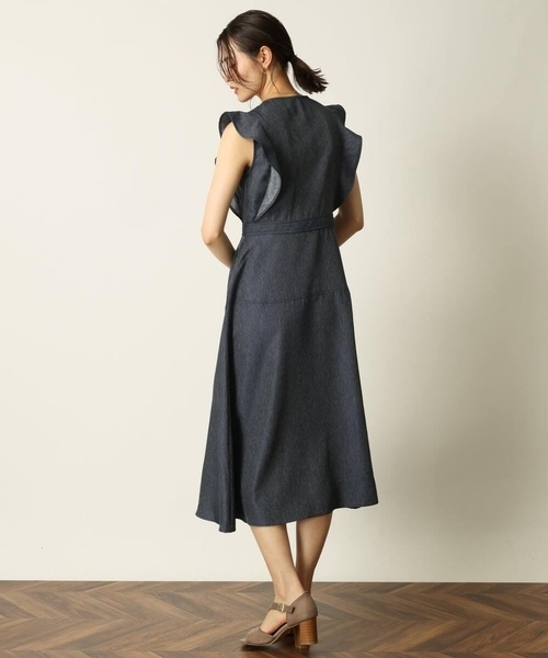 a.v.v（アーヴェヴェ）の「デニム調フリルカラーワンピース（ワンピース・レディース・ライトブルー/ネイビー・38/40/42/36/34）」の5枚目の写真