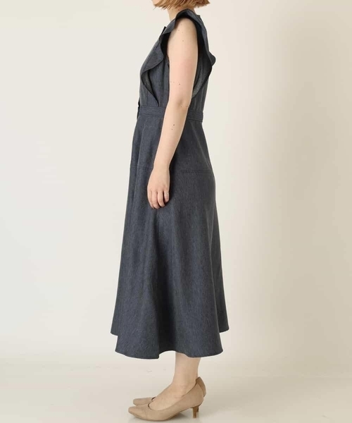 a.v.v（アーヴェヴェ）の「デニム調フリルカラーワンピース（ワンピース・レディース・ライトブルー/ネイビー・38/40/42/36/34）」の10枚目の写真