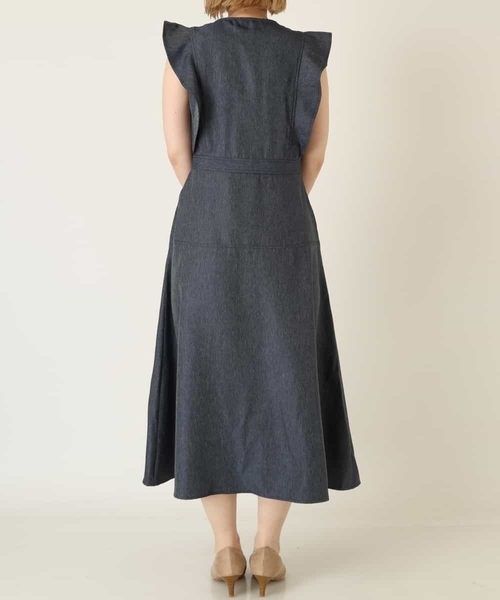 a.v.v（アーヴェヴェ）の「デニム調フリルカラーワンピース（ワンピース・レディース・ライトブルー/ネイビー・38/40/42/36/34）」の11枚目の写真
