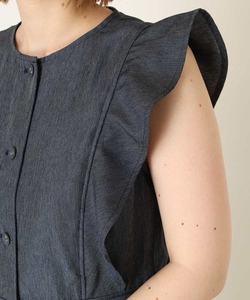 a.v.v（アーヴェヴェ）の「デニム調フリルカラーワンピース（ワンピース・レディース・ライトブルー/ネイビー・38/40/42/36/34）」の13枚目の写真