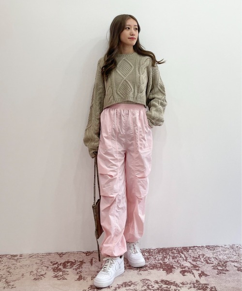 EPIMI E'PIMMY（エピミエピミー）の「ケーブルショートニット（ニット/セーター・レディース・ベージュ/ブラウン/オフホワイト/オレンジ/アイボリー/ピンクベージュ・MEDIUM）」の10枚目の写真