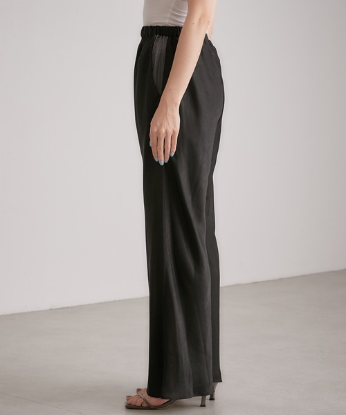 COLLAGE GALLARDAGALANTE（コラージュガリャルダガランテ）の「【OT】落ち感/キレイなライン/サテン地/フィブリルワイドパンツ/手洗い可（その他パンツ・レディース・ブラック/マスタード・FREE）」の15枚目の写真