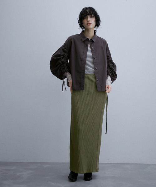 ADAM ET ROPE'(アダムエロペ)の「【サステナブル】ドロストギャザースリーブブラウス(シャツ/ブラウス・レディース・イエロー/スミクロ/ホワイト・FREE)」の5枚目の写真