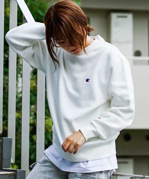 Champion(チャンピオン)の「【CHAMPION/チャンピオン】裏起毛 ワンポイントブランドロゴ刺繍 クルーネックスウェット トレーナー サスティナブル素材(スウェット・メンズ・ブラック/杢グレー/チャコールグレー/ネイビー/ホワイト/ダークグリーン・XX-LARGE/X-LARGE/MEDIUM/SMALL/LARGE)」の10枚目の写真