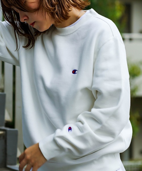 Champion(チャンピオン)の「【CHAMPION/チャンピオン】裏起毛 ワンポイントブランドロゴ刺繍 クルーネックスウェット トレーナー サスティナブル素材(スウェット・メンズ・ブラック/杢グレー/チャコールグレー/ネイビー/ホワイト/ダークグリーン・XX-LARGE/X-LARGE/MEDIUM/SMALL/LARGE)」の12枚目の写真
