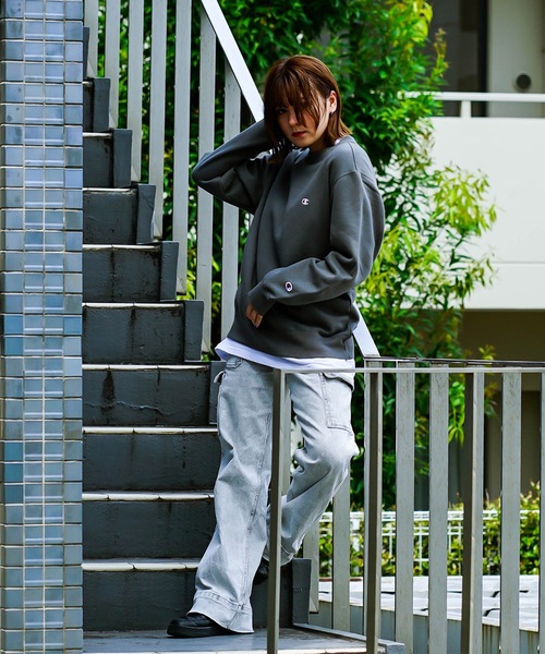 Champion(チャンピオン)の「【CHAMPION/チャンピオン】裏起毛 ワンポイントブランドロゴ刺繍 クルーネックスウェット トレーナー サスティナブル素材(スウェット・メンズ・ブラック/杢グレー/チャコールグレー/ネイビー/ホワイト/ダークグリーン・XX-LARGE/X-LARGE/MEDIUM/SMALL/LARGE)」の20枚目の写真