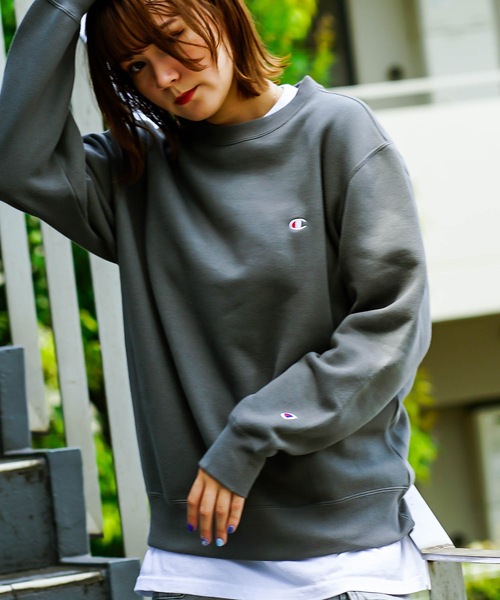 Champion(チャンピオン)の「【CHAMPION/チャンピオン】裏起毛 ワンポイントブランドロゴ刺繍 クルーネックスウェット トレーナー サスティナブル素材(スウェット・メンズ・ブラック/杢グレー/チャコールグレー/ネイビー/ホワイト/ダークグリーン・XX-LARGE/X-LARGE/MEDIUM/SMALL/LARGE)」の22枚目の写真
