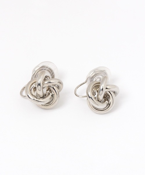 LAKOLE（ラコレ）の「メタルねじれノンホールピアス / 167956（イヤリング・レディース・その他1/その他2・FREE）」の2枚目の写真