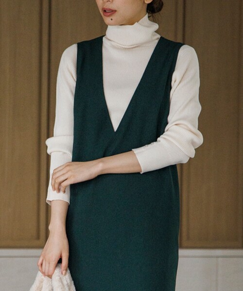 SHOO・LA・RUE（シューラルー）の「◆【洗える】ちくちくしにくい！ リブタートルネック やわらかニット（ニット/セーター・レディース・ダークブラウン系2/ブラック/ブルー/オフホワイト/サンドベージュ/ホワイト系5/レッド系1/ダークグリーン・01/04/05/02/03）」の9枚目の写真