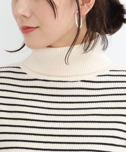 SHOO・LA・RUE（シューラルー）の「◆【洗える】ちくちくしにくい！ リブタートルネック やわらかニット（ニット/セーター・レディース・ダークブラウン系2/ブラック/ブルー/オフホワイト/サンドベージュ/ホワイト系5/レッド系1/ダークグリーン・01/04/05/02/03）」の13枚目の写真