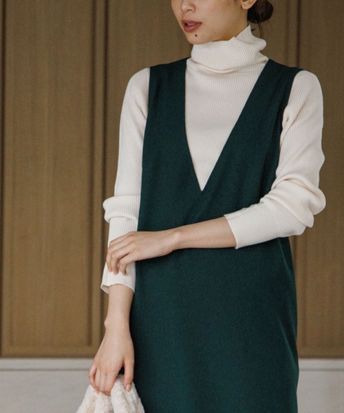 SHOO・LA・RUE（シューラルー）の「◆【洗える】ちくちくしにくい！ リブタートルネック やわらかニット（ニット/セーター・レディース・ダークブラウン系2/ブラック/ブルー/オフホワイト/サンドベージュ/ホワイト系5/レッド系1/ダークグリーン・01/04/05/02/03）」の2枚目の写真