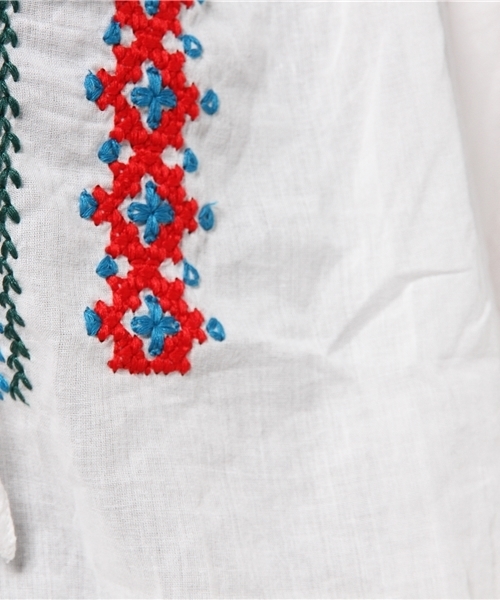 trepied(トレピエ)の「trepied / 刺繍 スモッグブラウス(シャツ/ブラウス・レディース・ブラック/ホワイト・ONE SIZE)」の10枚目の写真