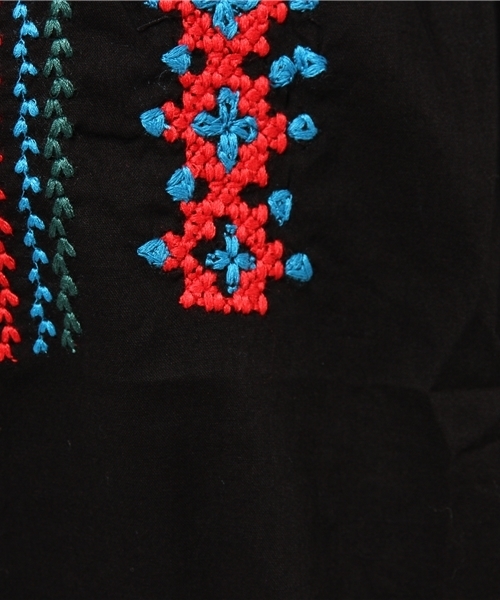 trepied(トレピエ)の「trepied / 刺繍 スモッグブラウス(シャツ/ブラウス・レディース・ブラック/ホワイト・ONE SIZE)」の11枚目の写真