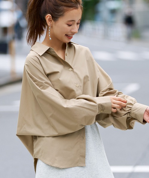 coca(coca)(コカ)の「ビックシルエットドルマンシャツ(シャツ/ブラウス・レディース・ダークベージュ/ホワイト・M/L)」の1枚目の写真