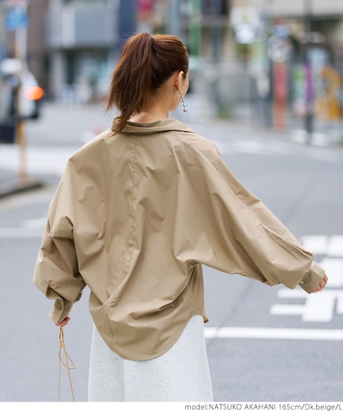 coca(coca)(コカ)の「ビックシルエットドルマンシャツ(シャツ/ブラウス・レディース・ダークベージュ/ホワイト・M/L)」の13枚目の写真