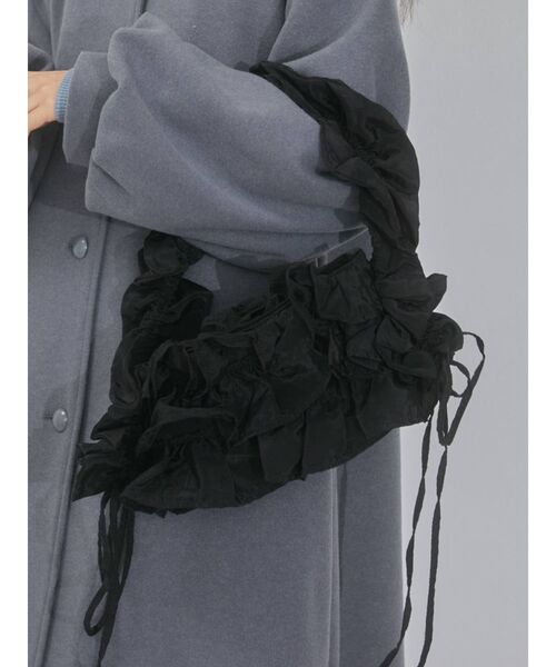 merry jenny（メリージェニー）の「frilly gather shoulder bag（ショルダーバッグ・レディース・アイボリー/ブラック・FREE）」の2枚目の写真