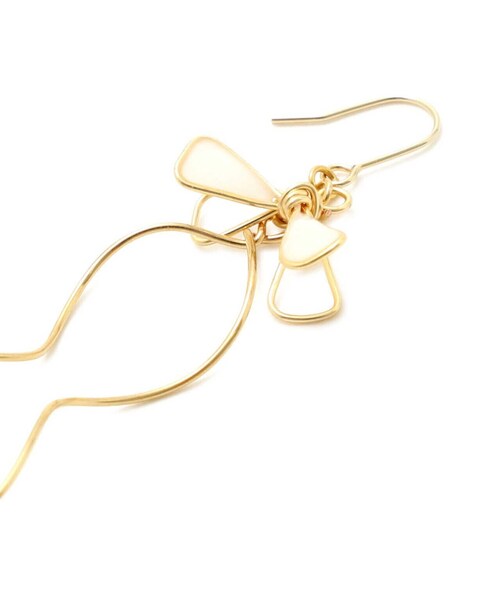 希少✨ジル スチュアート ピアス ゴールド リボン 一粒 美品 アクセサリー 希少✨ジル スチュアート ピアス ゴールド リボン 一粒 美品