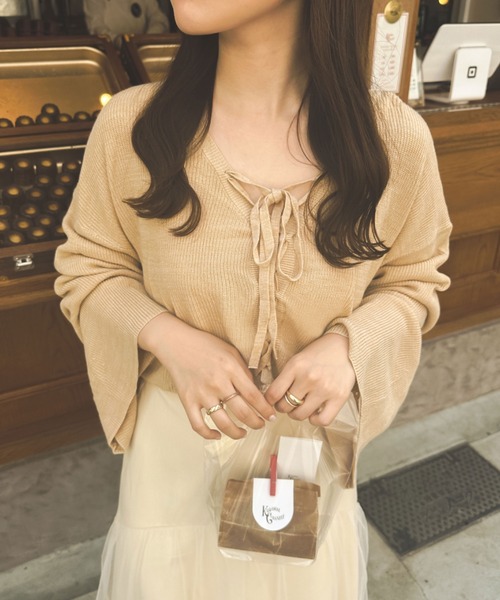 Ambre Neige(アンブルネージュ)の「2WAYレースアップリボンニット/【WEB/EC限定商品】(ニット/セーター・レディース・ライトベージュ/ライトグリーン/ピンク・FREE)」の2枚目の写真