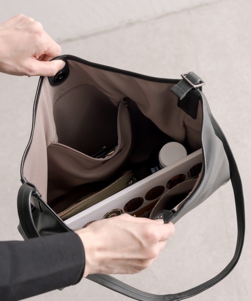 ear PAPILLONNER（イアパピヨネ）の「マチありスライド